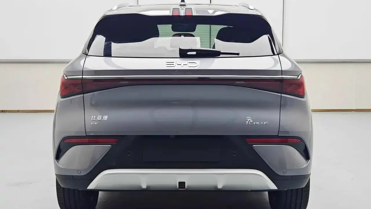 BYD Yuan Plus MIIT China estático na cor prata facelift