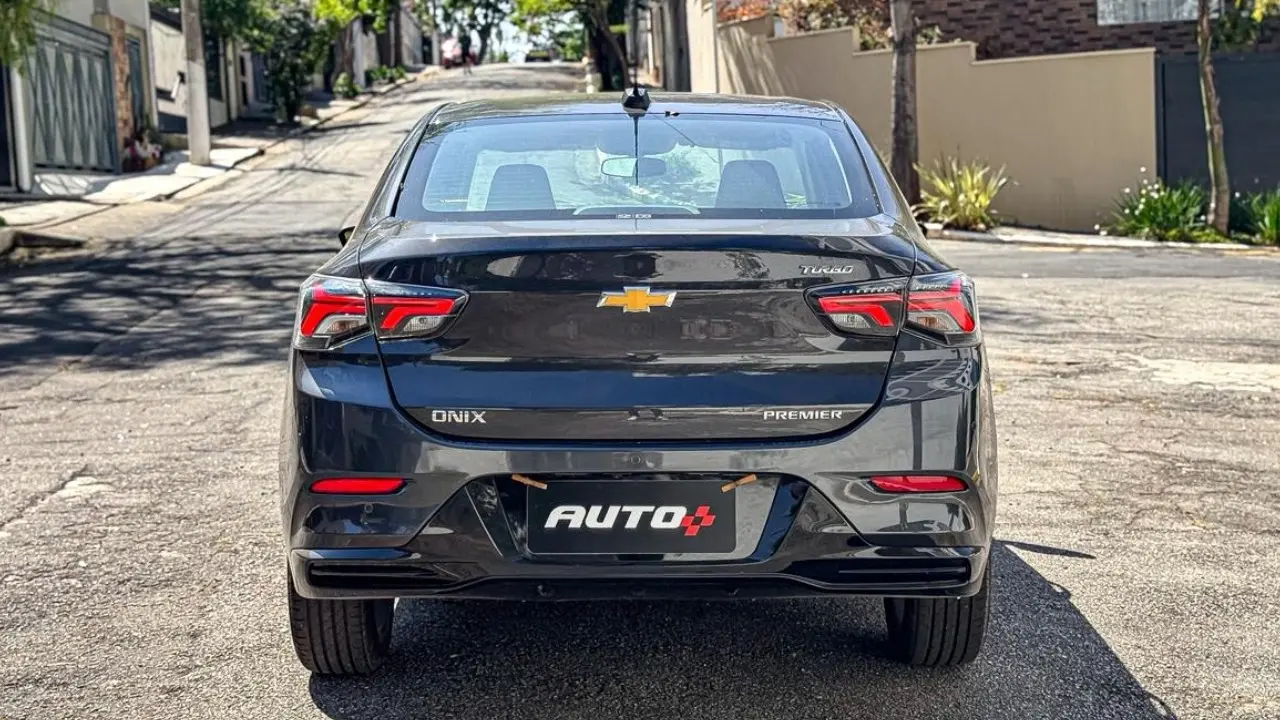 Faróis do Chevrolet Onix Plus Premier 2026 estático