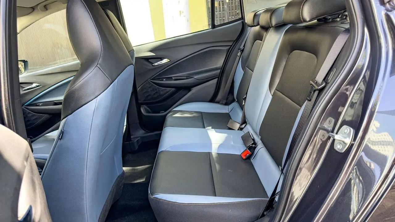 Interior do Chevrolet Onix Plus Premier 2026