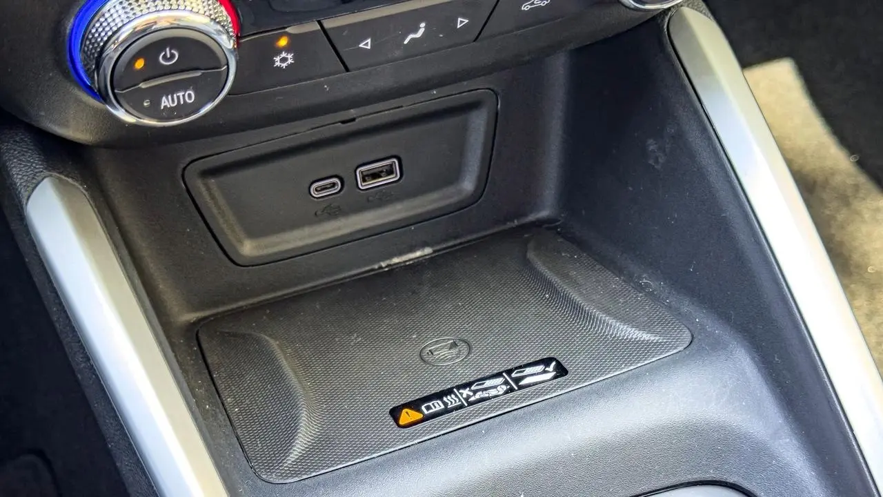 Interior do Chevrolet Onix Plus Premier 2026