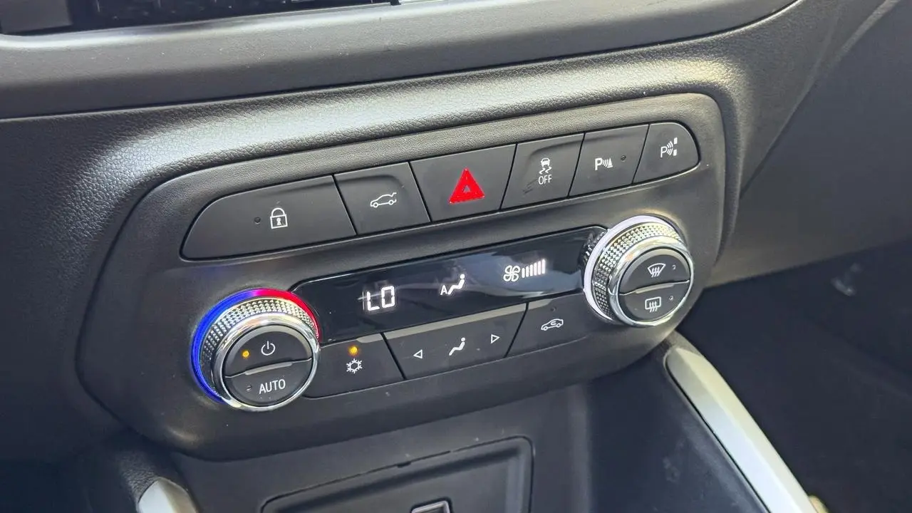 Interior do Chevrolet Onix Plus Premier 2026