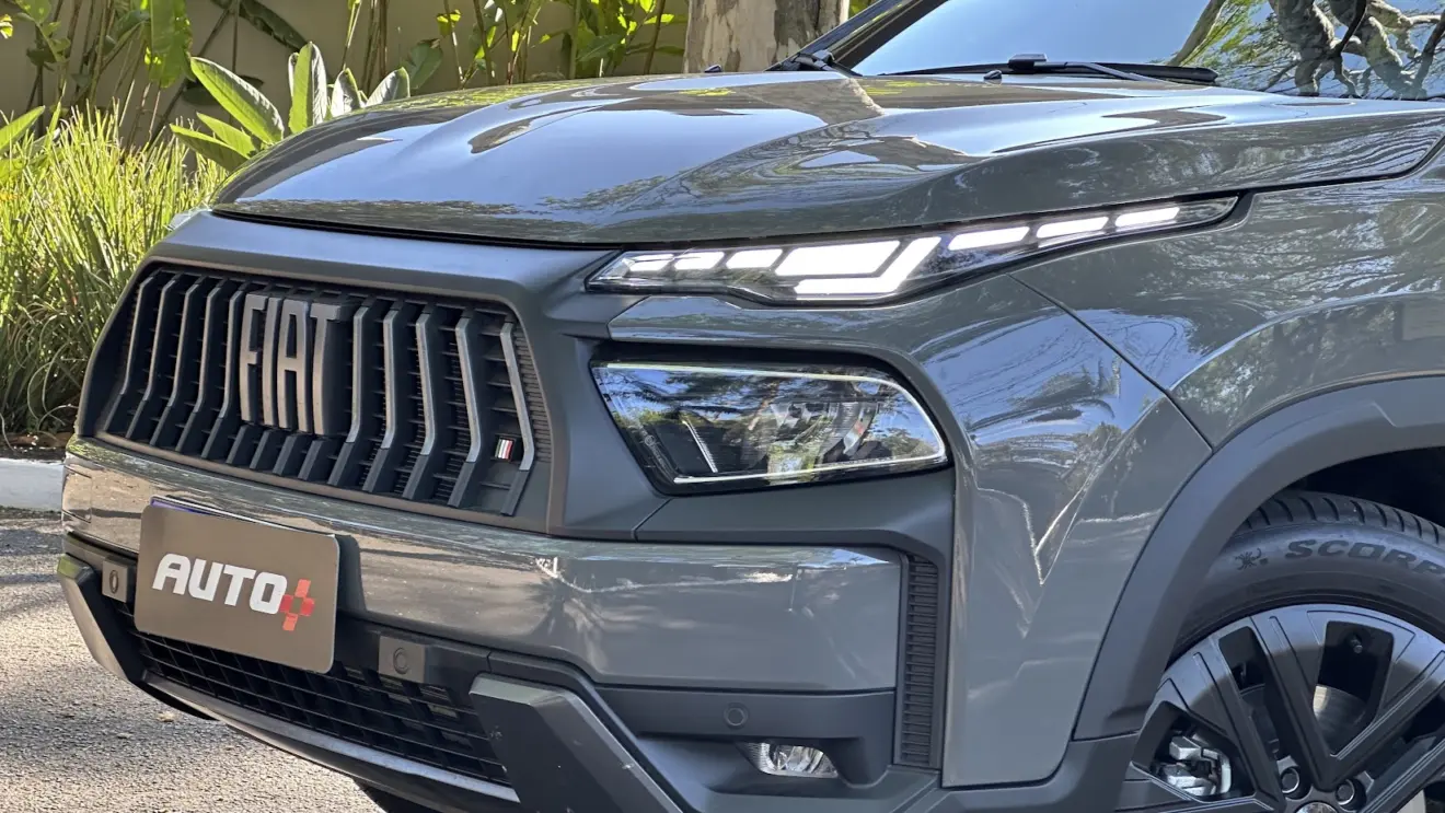 Nova grade do radiador e luzes de circulação diurna da Fiat Toro Ultra 2026