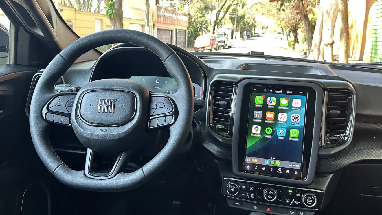 Volante e Multimídia da Fiat Toro Ultra 2026