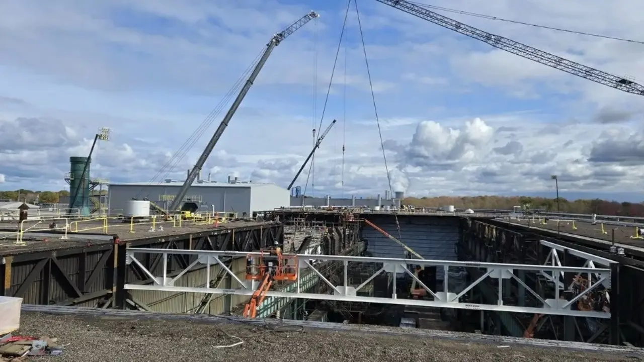 Novelis aluminum factory, after fire, in the United States, which distributes steel to Ford and Jeep