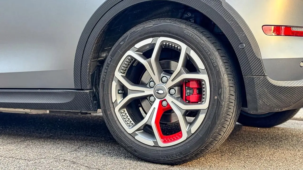 GWM Ora 03 GT rodas e pneu traseiros