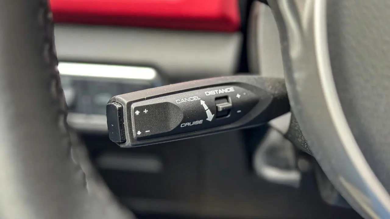 Interior e detalhe do GWM Ora 03 GT