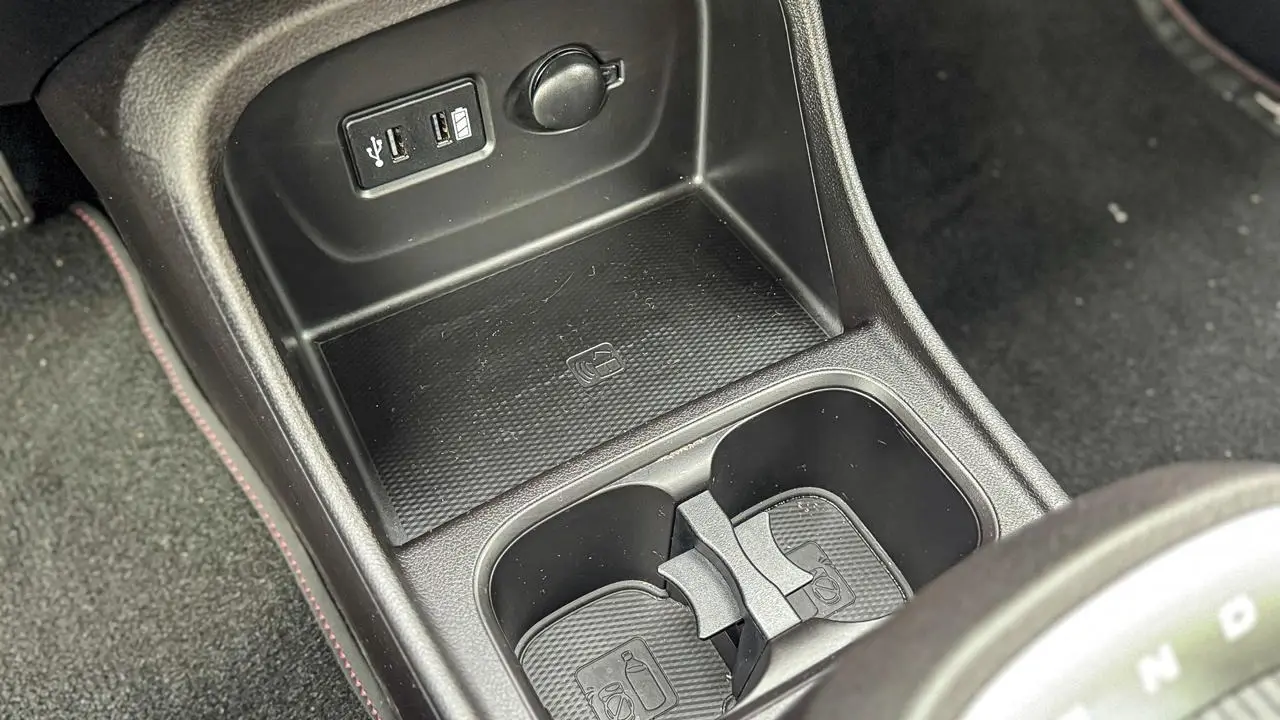 Interior e detalhe do GWM Ora 03 GT