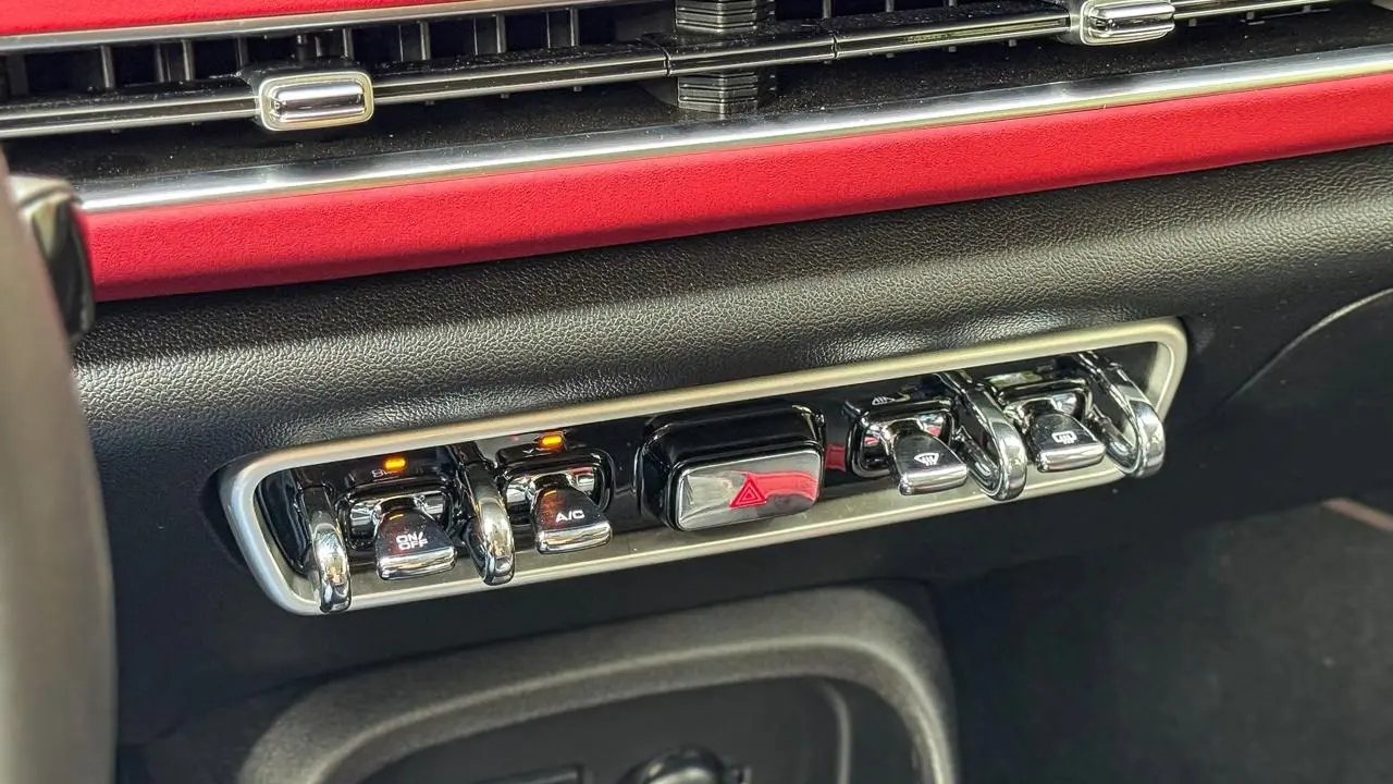 Interior e detalhe do GWM Ora 03 GT