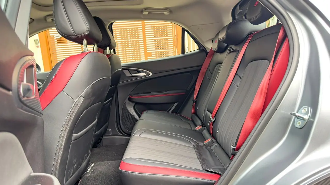 Interior e detalhe do GWM Ora 03 GT