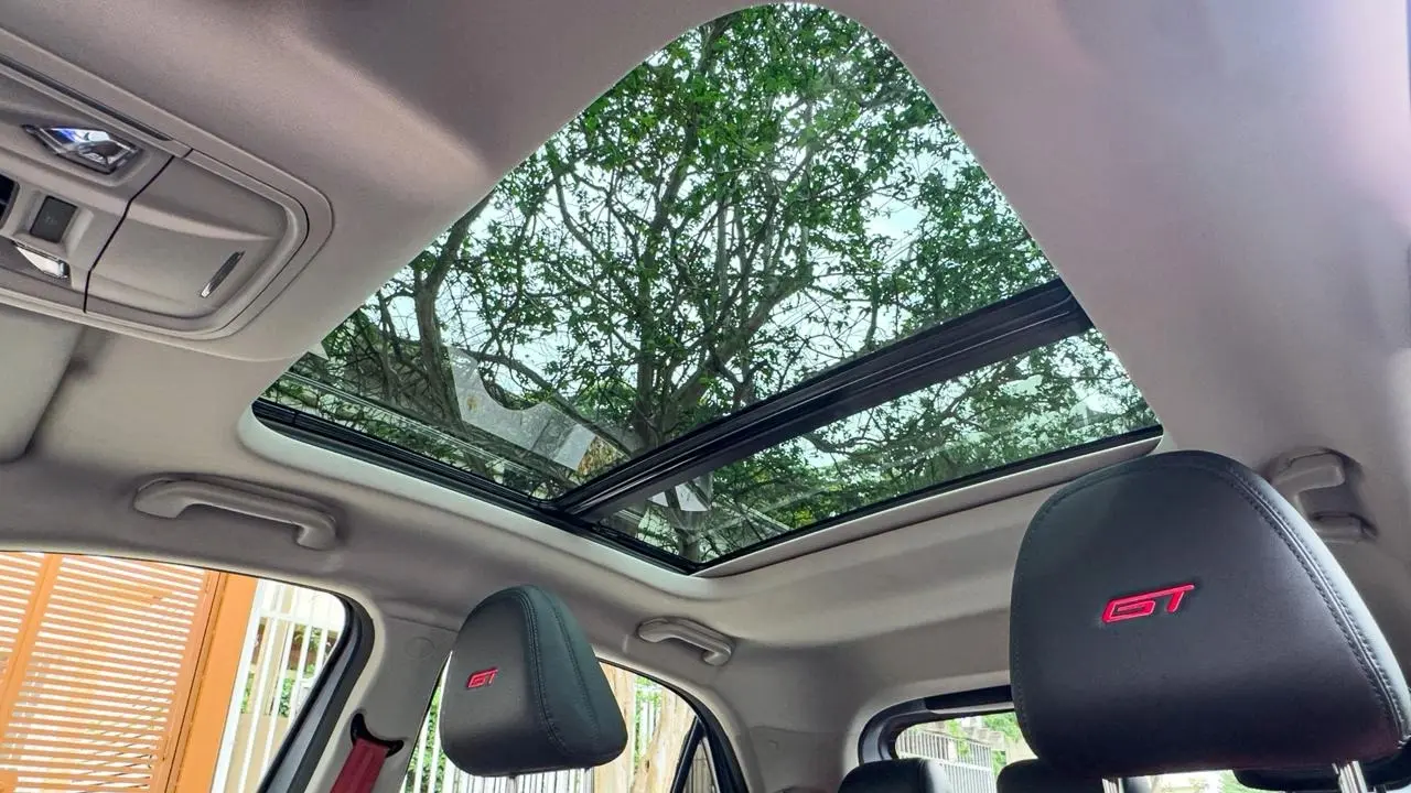 Interior e detalhe do GWM Ora 03 GT