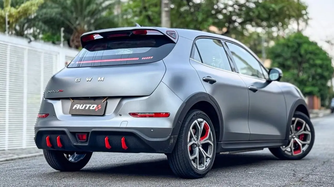 GWM Ora 03 GT estático cinza fosco foi um dos carros que precisou trocar de nome