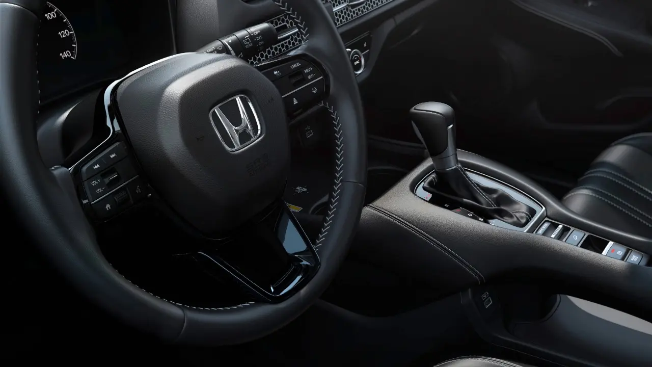 Interior preto do Honda ZR-V 2026