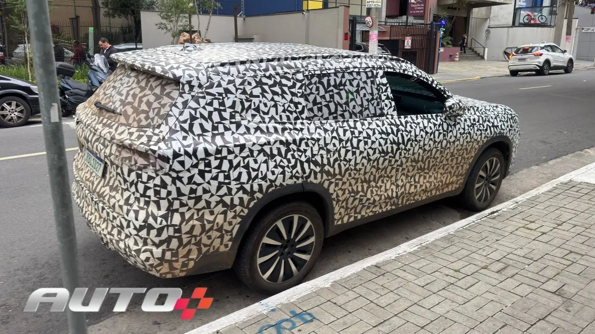 Caoa Chery Tiggo 9 flagra camuflado em São Paulo