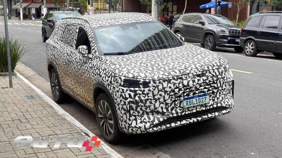 Caoa Chery Tiggo 9 flagra camuflado em São Paulo