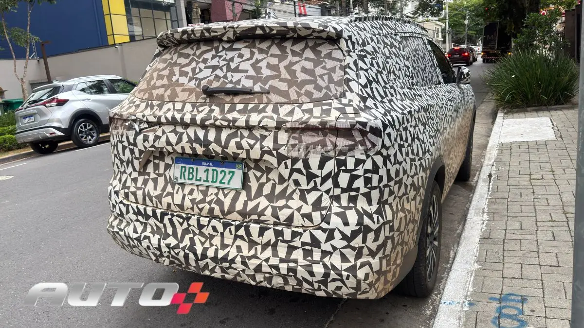 Caoa Chery Tiggo 9 flagra camuflado em São Paulo