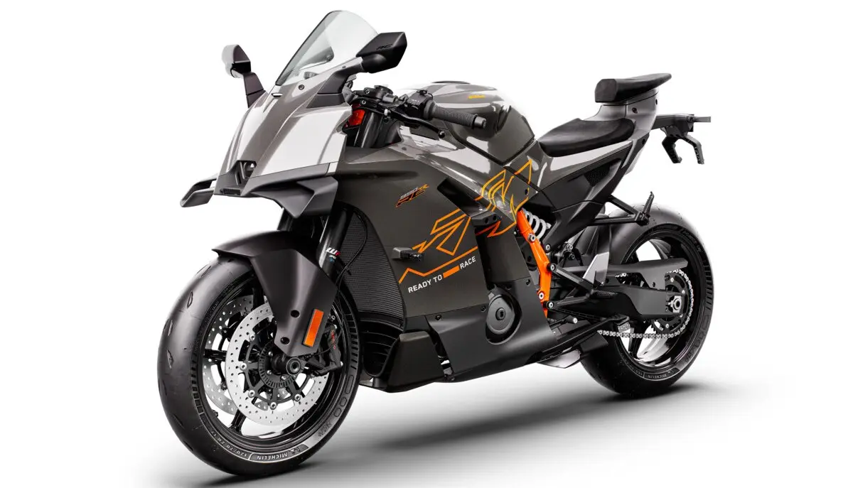 Nova motocicleta KTM 990 RC R preta de frente