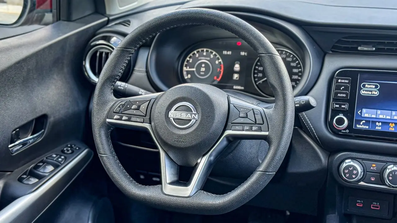 Interior do Nissan Kicks Play Advance Plus