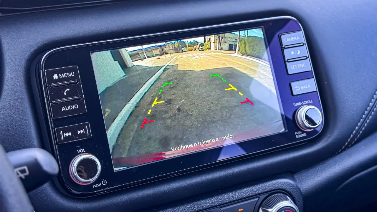 Interior do Nissan Kicks Play Advance Plus