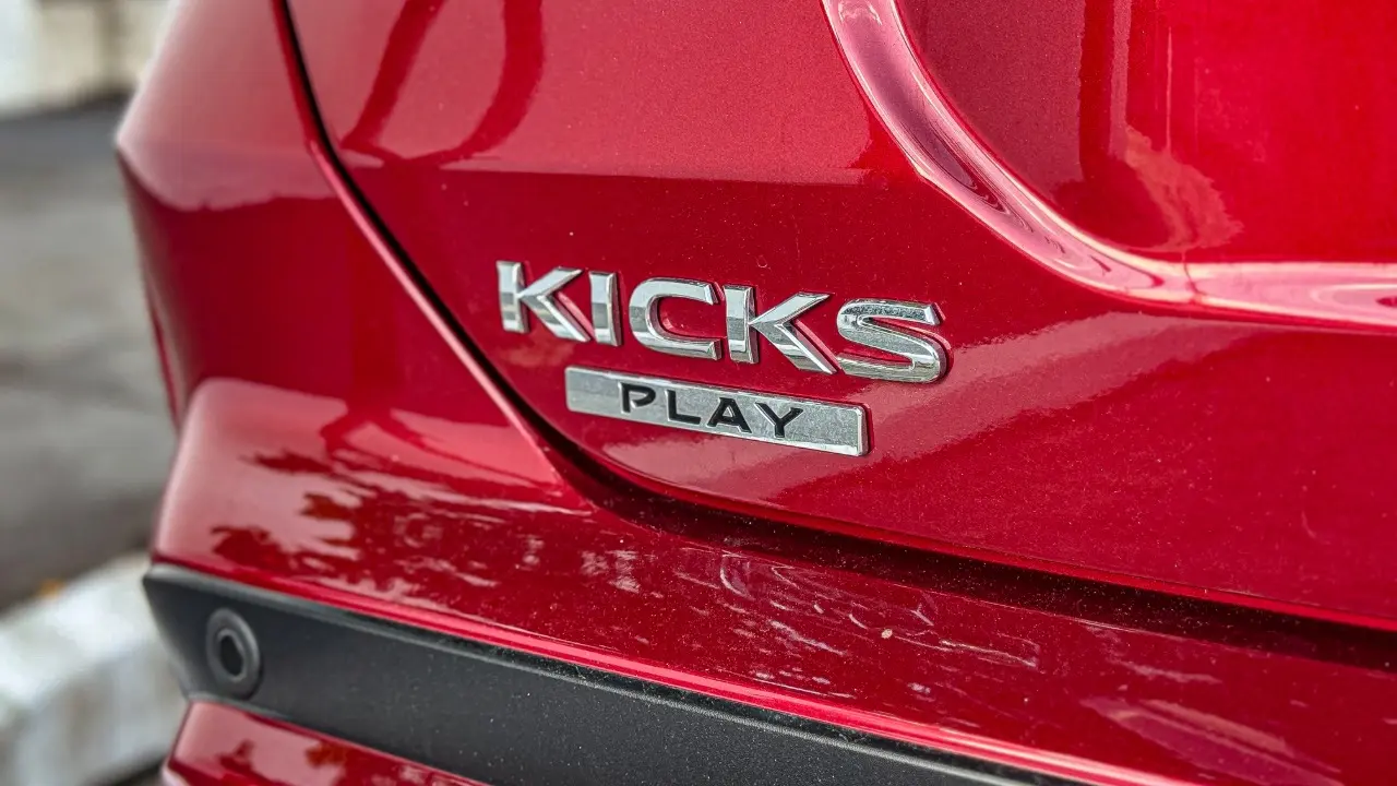 Nissan Kicks Play Advance Plus logo
