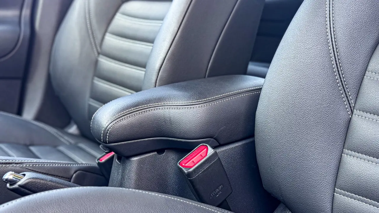 Console central do Nissan Kicks Play Advance Plus