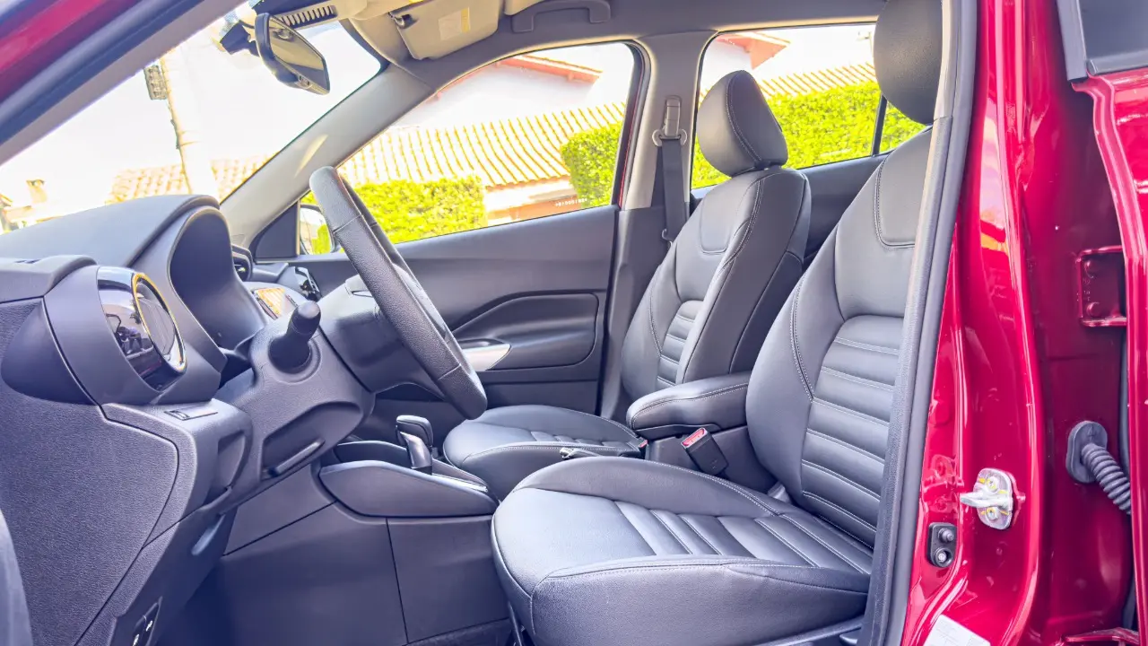 Interior do Nissan Kicks Play Advance Plus