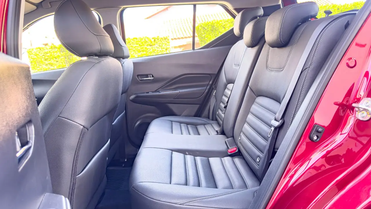 Interior do Nissan Kicks Play Advance Plus