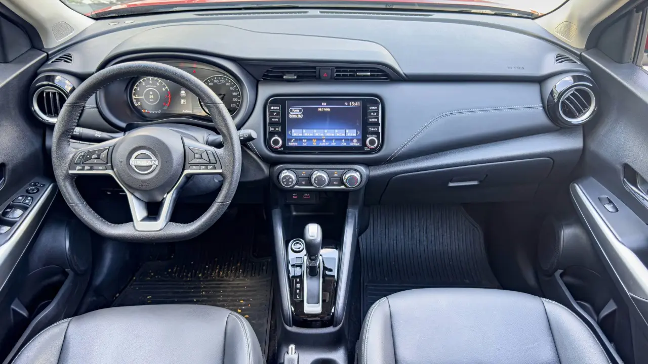 Interior do Nissan Kicks Play Advance Plus