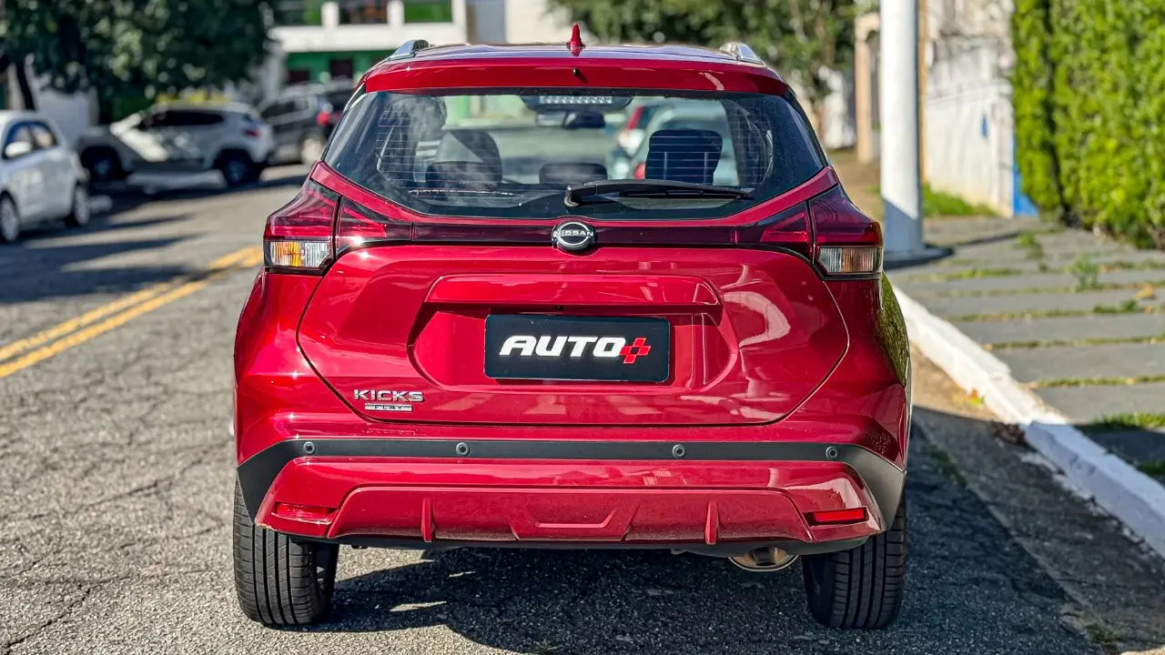 Nissan Kicks Play Advance Plus vermelho estático
