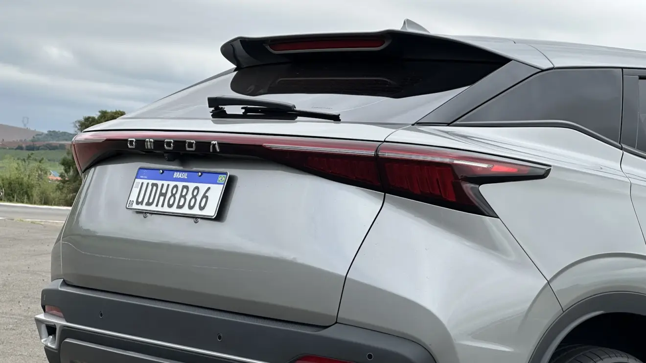 Detalhe da traseira do híbrido pleno Omoda 5 HEV
