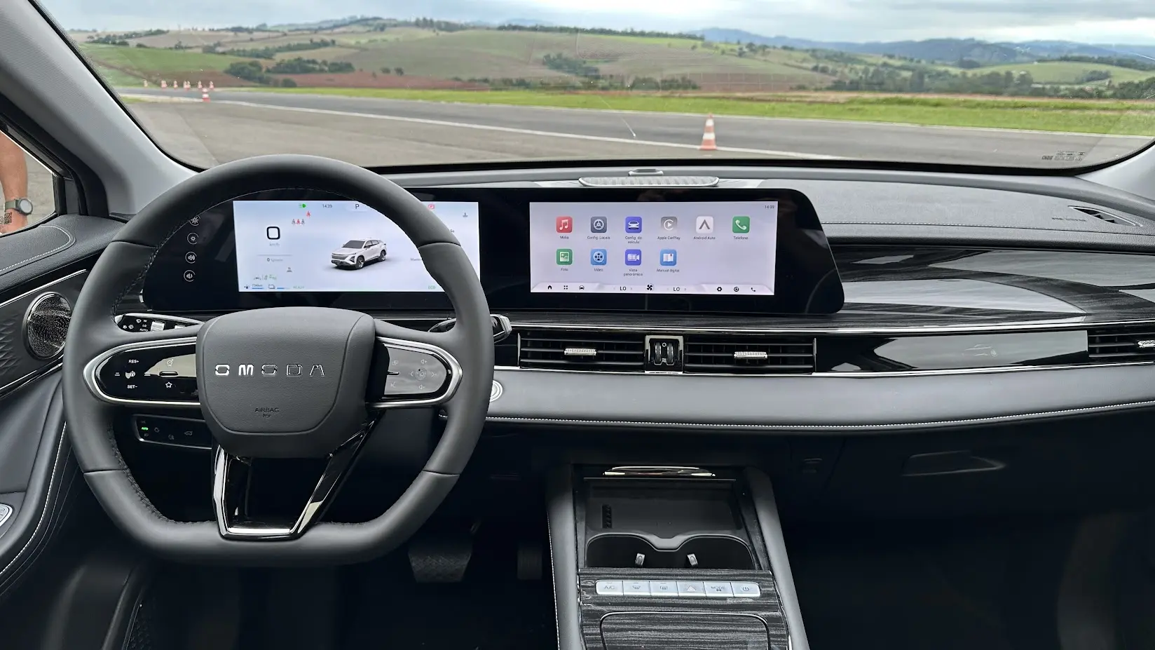 Painel do Omoda 5 HEV