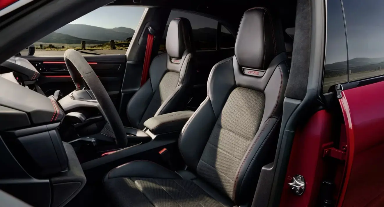 Bancos do novo Porsche Macan GTS elétrico