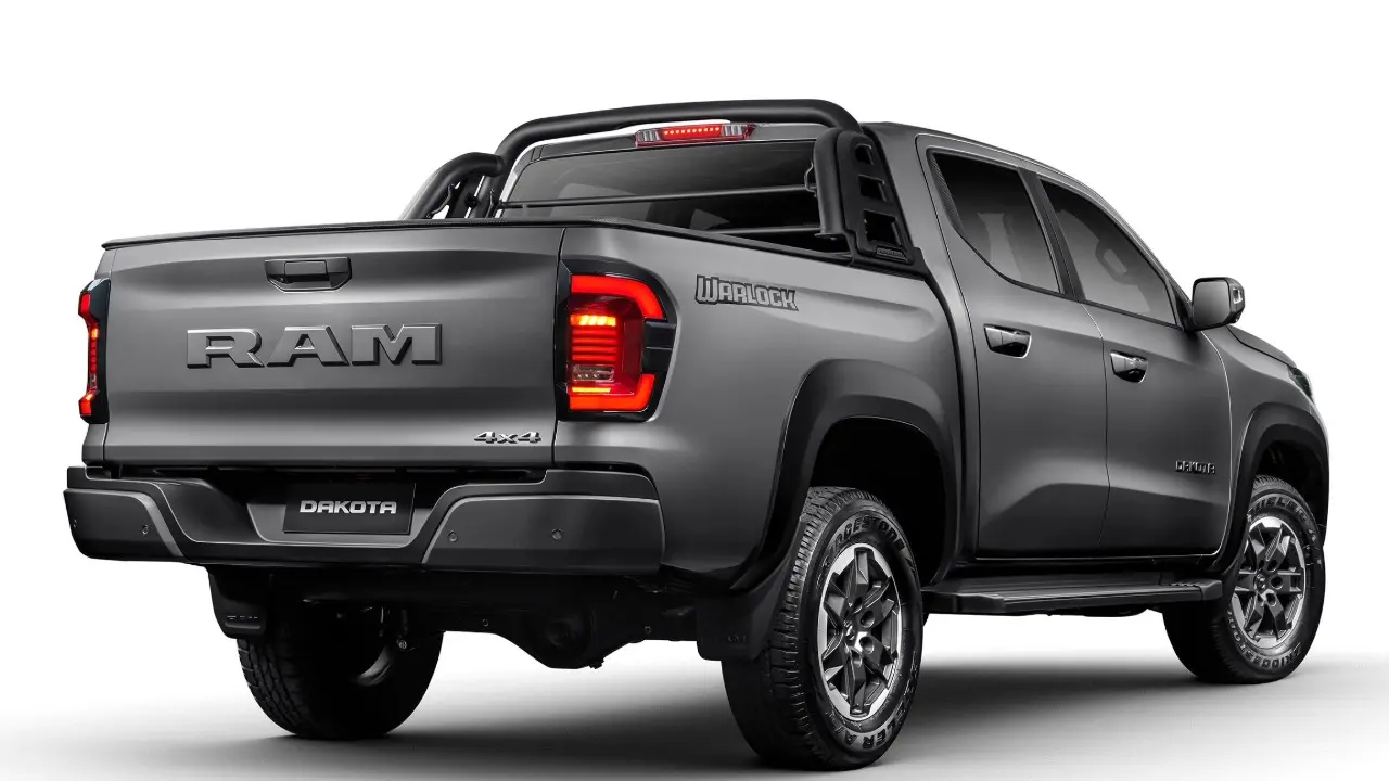 Ram Dakota com fundo branco estático