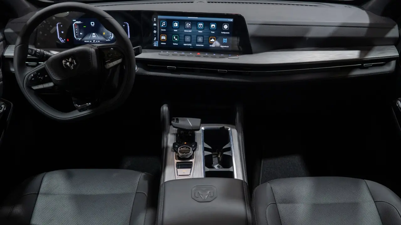 Interior da Ram Dakota