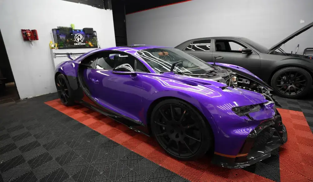 Bugatti Chiron Pur Sport roxa danificada