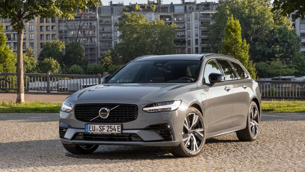 Volvo V90 estático cinza