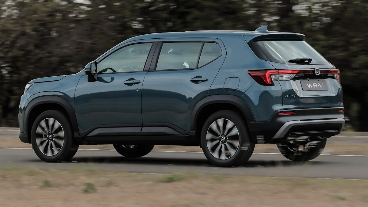 Honda WR-V EX verde de traseira