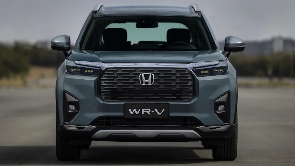 Honda WR-V EXL verde parado de dianteira