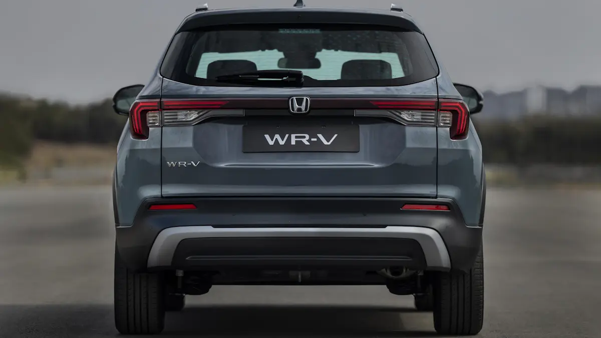 Honda WR-V EXL verde parado de traseira