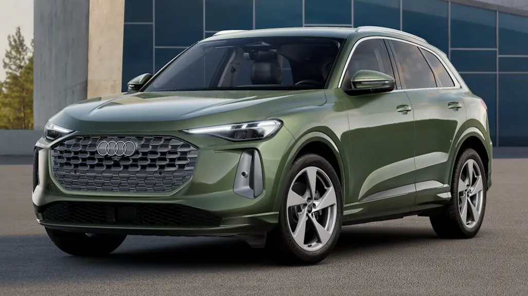 Audi Q5 Advanced TFSI quattro S Tiptronic verde visto de frente e com DRL's acesos