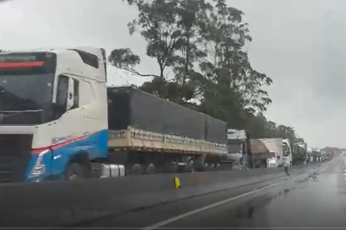 trânsito após incidente na BR-101