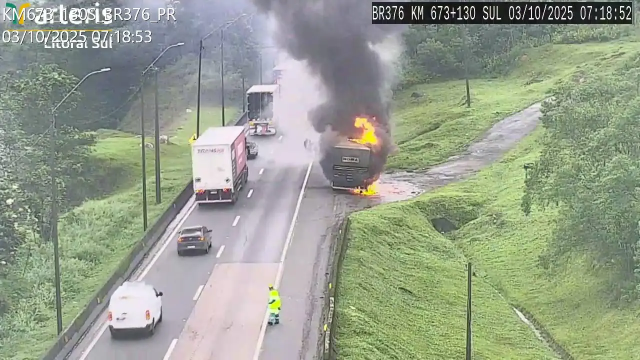 carreta que pegou fogo na BR-376