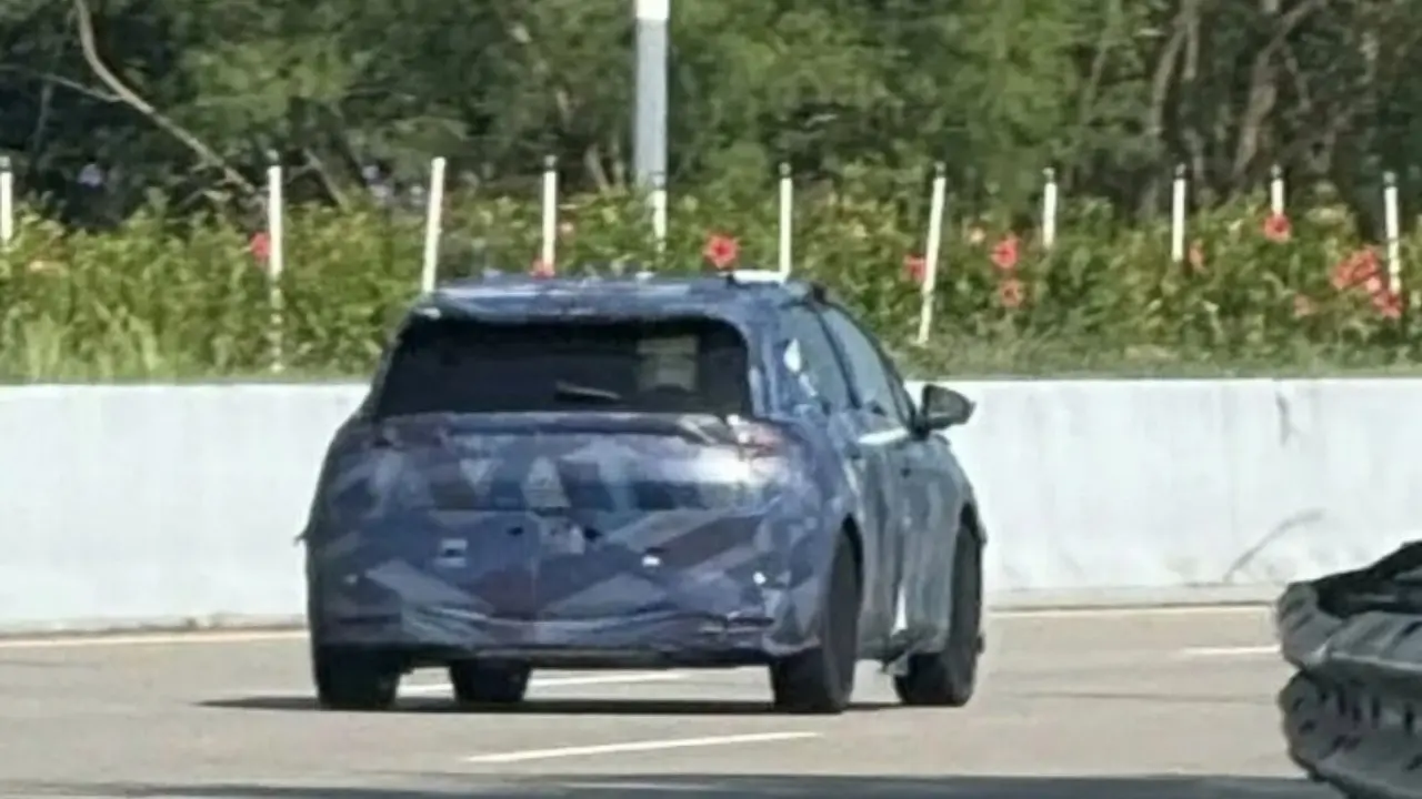 BYD Dolphin de nova geração flagra na China com camuflagem