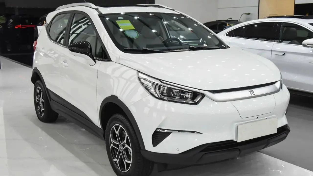 BYD Yuan Pro branco geração passada
