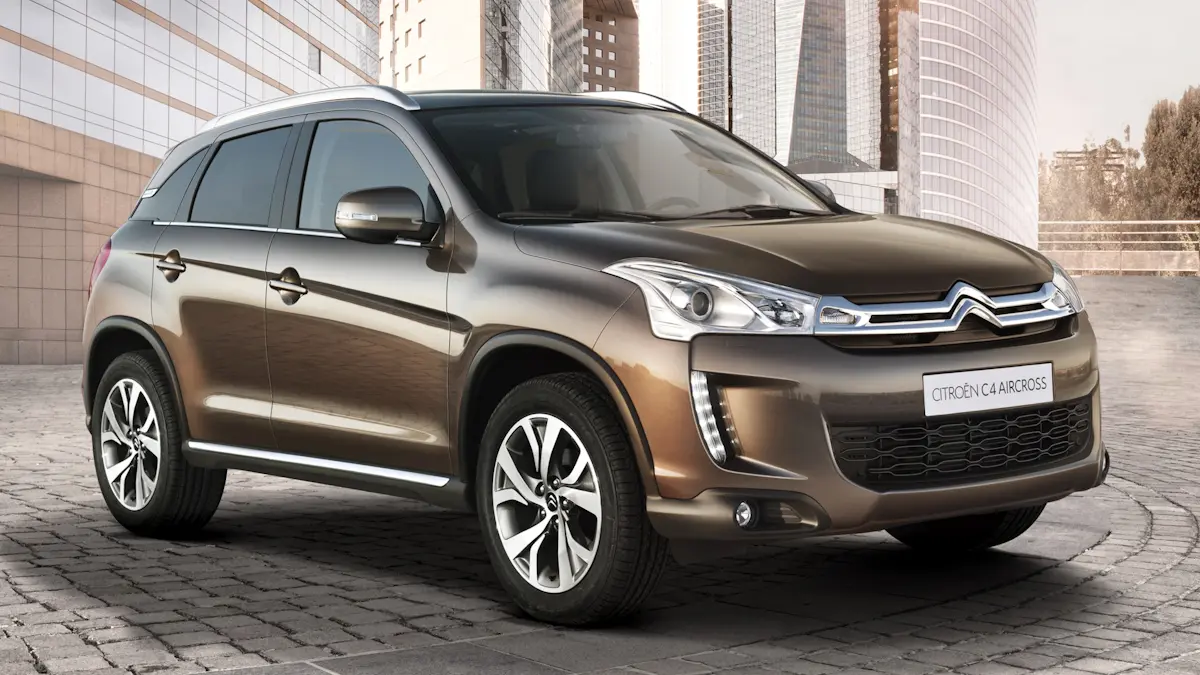Citroën C4 Aircross marrom parado de frente 