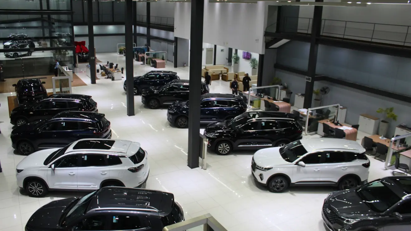 Concessionária CAOA Chery repleta de SUVs