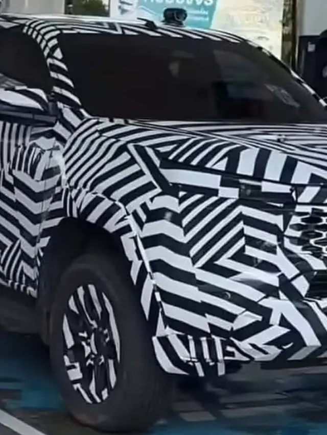 Nova Toyota Hilux 2027 flagra estática camuflada