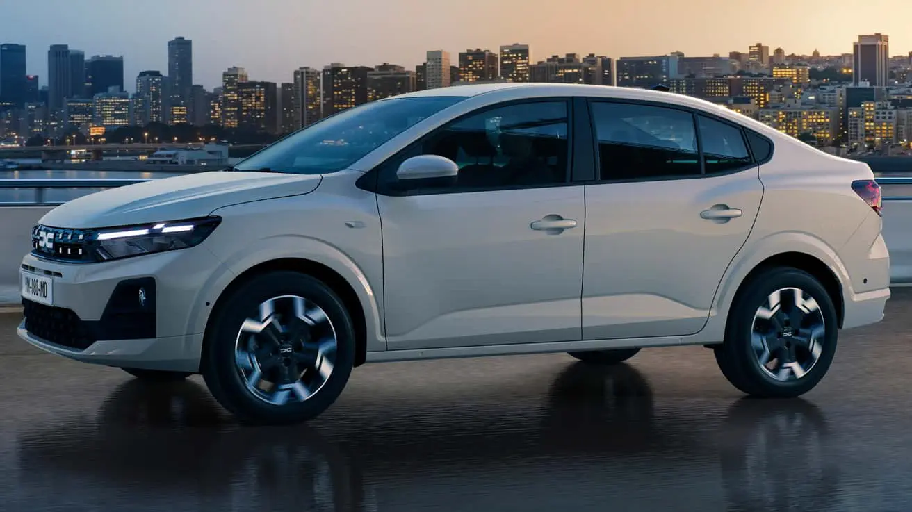 Dacia Logan 2026 branco visto de lado e com DRL's ligados