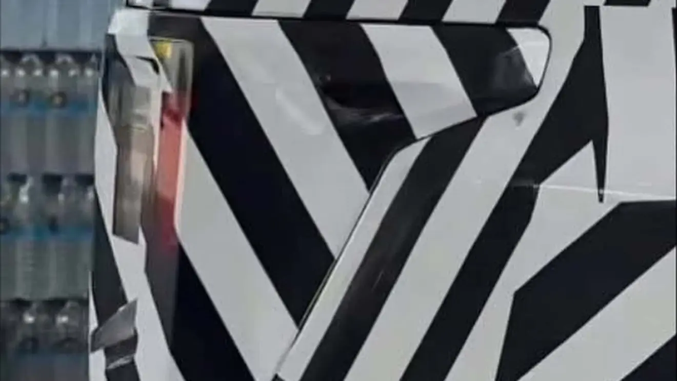 Nova Toyota Hilux 2027 flagra estática camuflada