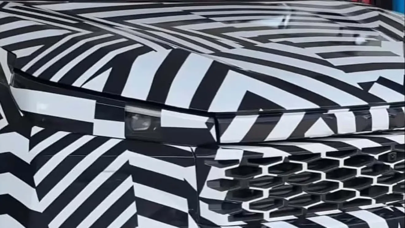 Nova Toyota Hilux 2027 flagra estática camuflada