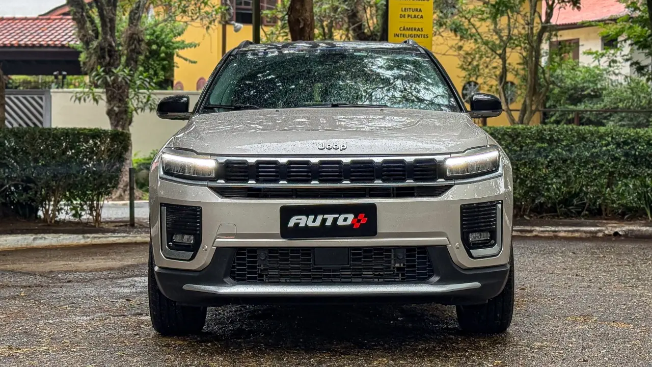 Jeep Commander Limited estático para avaliação